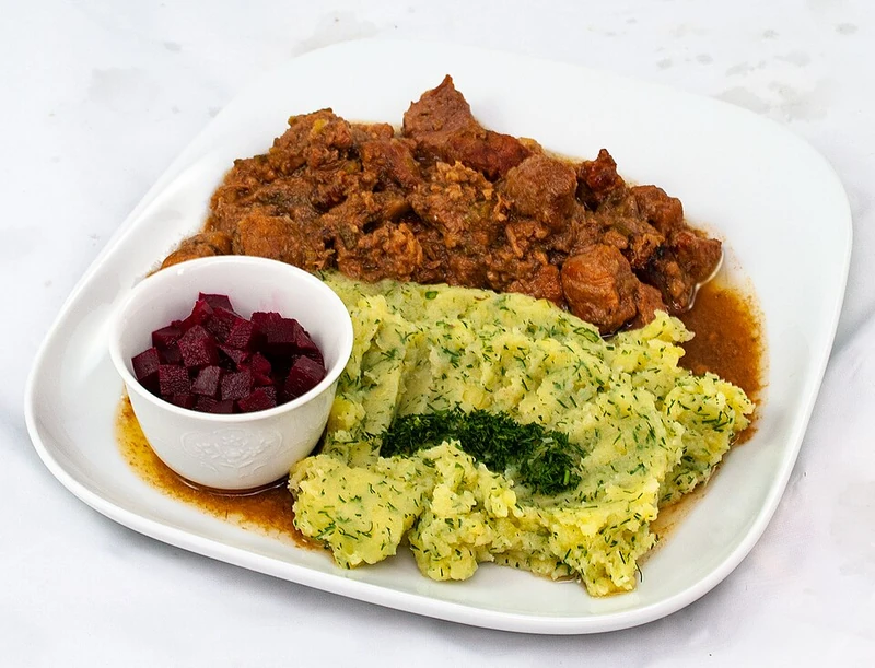 Karjalanpaisti (gulasz karelski)