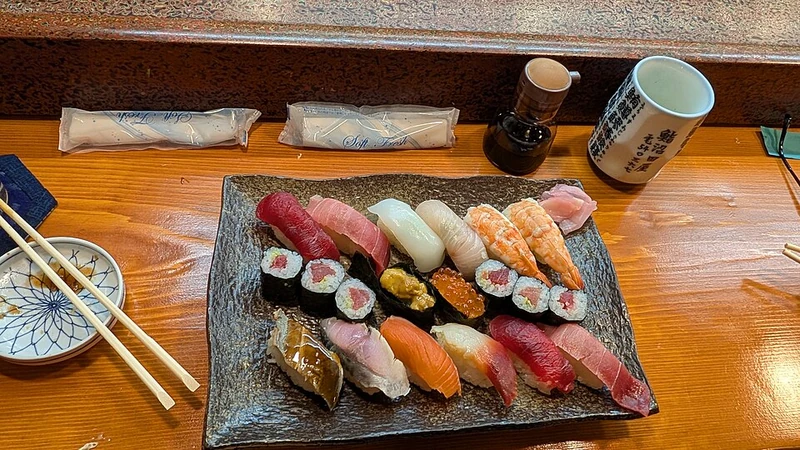 Sushi omakase - rytuał baru