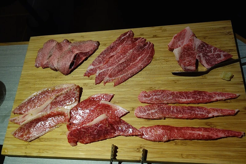Kabukicho - kolacja yakiniku i nocne miasto